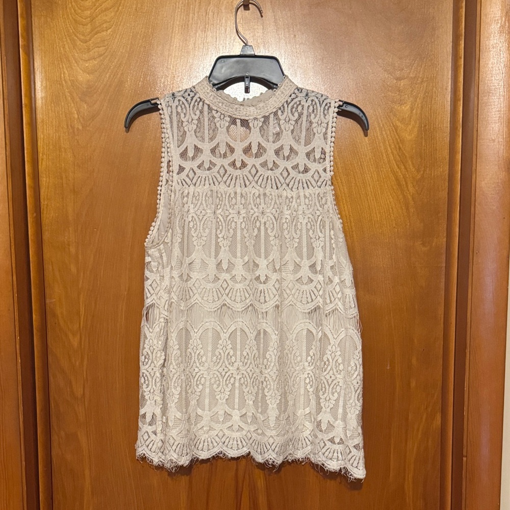 Xhilaration Cream Lace Sleeveless Blouse